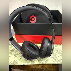 Beats Solo2 Black  Headphones
